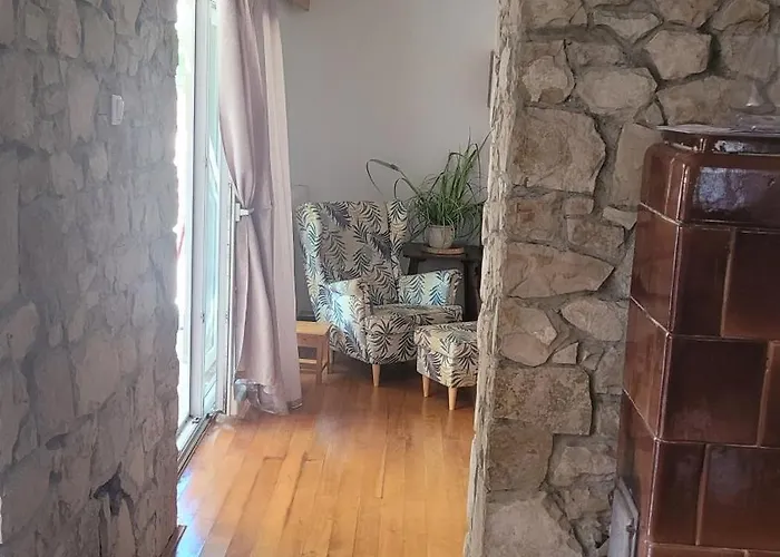 House In Center Near The בית נופש פולה